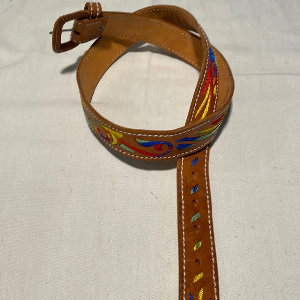 Beautiful vintage leather and embroidered belt Sz 34-38” - Picture 2 of 7